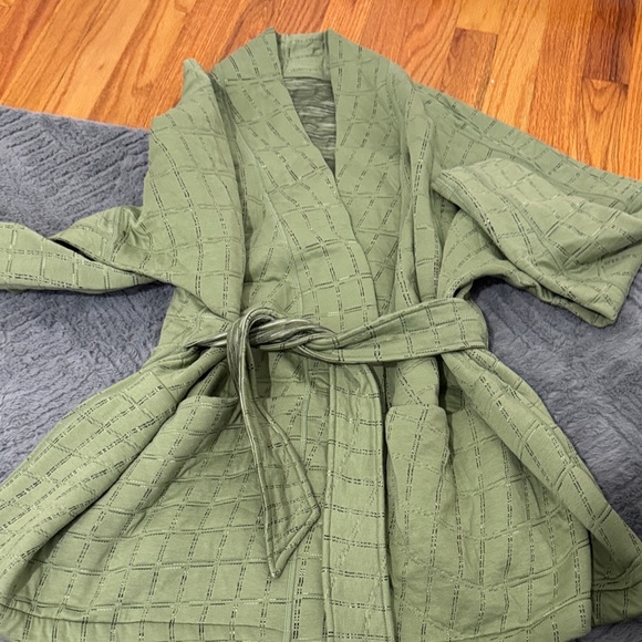 Nike Light Green Textured Robe - Picture 4 of 4